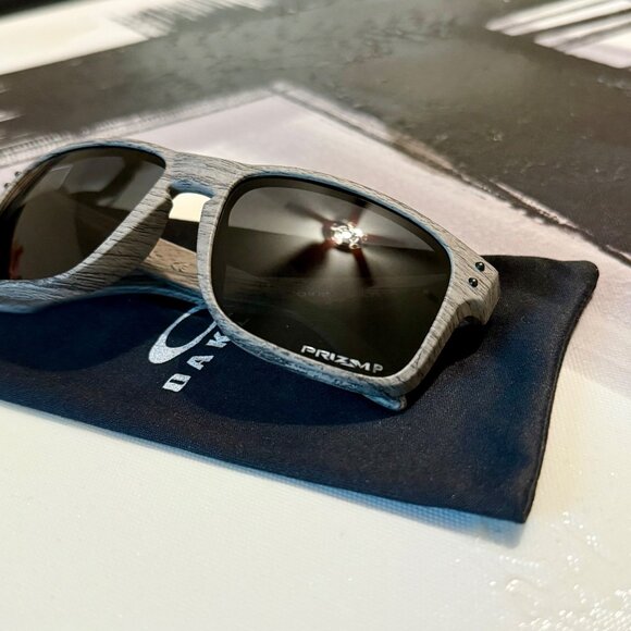 OO9102 Oakley Holbrook Woodgrain Prizm Polarized Sunglasses - Picture 11 of 12